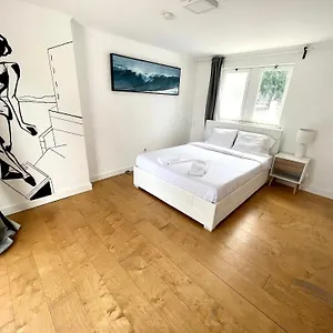  Casa de hóspedes 9 - Double Bedroom With Shared Bathroom & Terrace